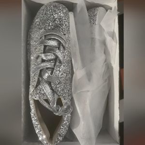 Great Xmas Gift Brand New In Box Silver Sneakers